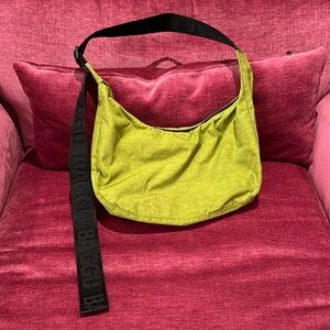 Baggu - Medium Nylon Crescent Bag in Green (Like New with Tag)